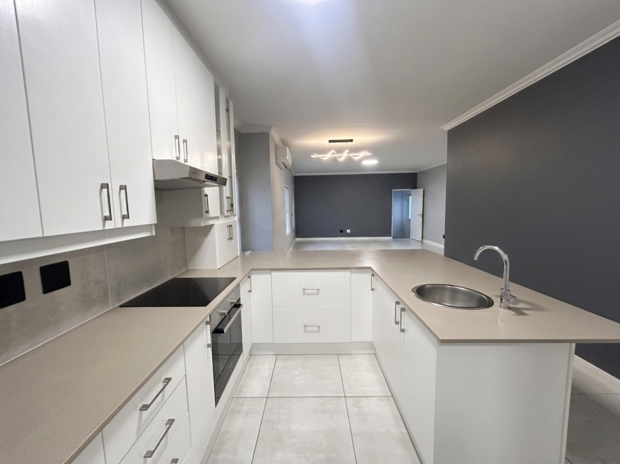 To Let 3 Bedroom Property for Rent in Sunningdale Western Cape